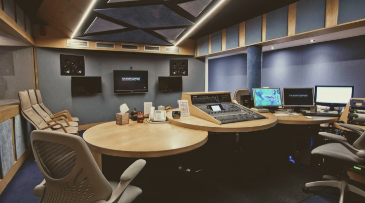Sala profesional de grabación y control de audio